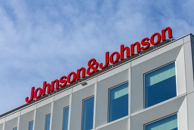 Is Wall Street Bullish or Bearish on Johnson & Johnson Stock?